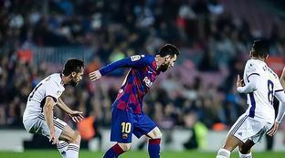 现出极高的, 主动出击 现出极高的, 主动出击